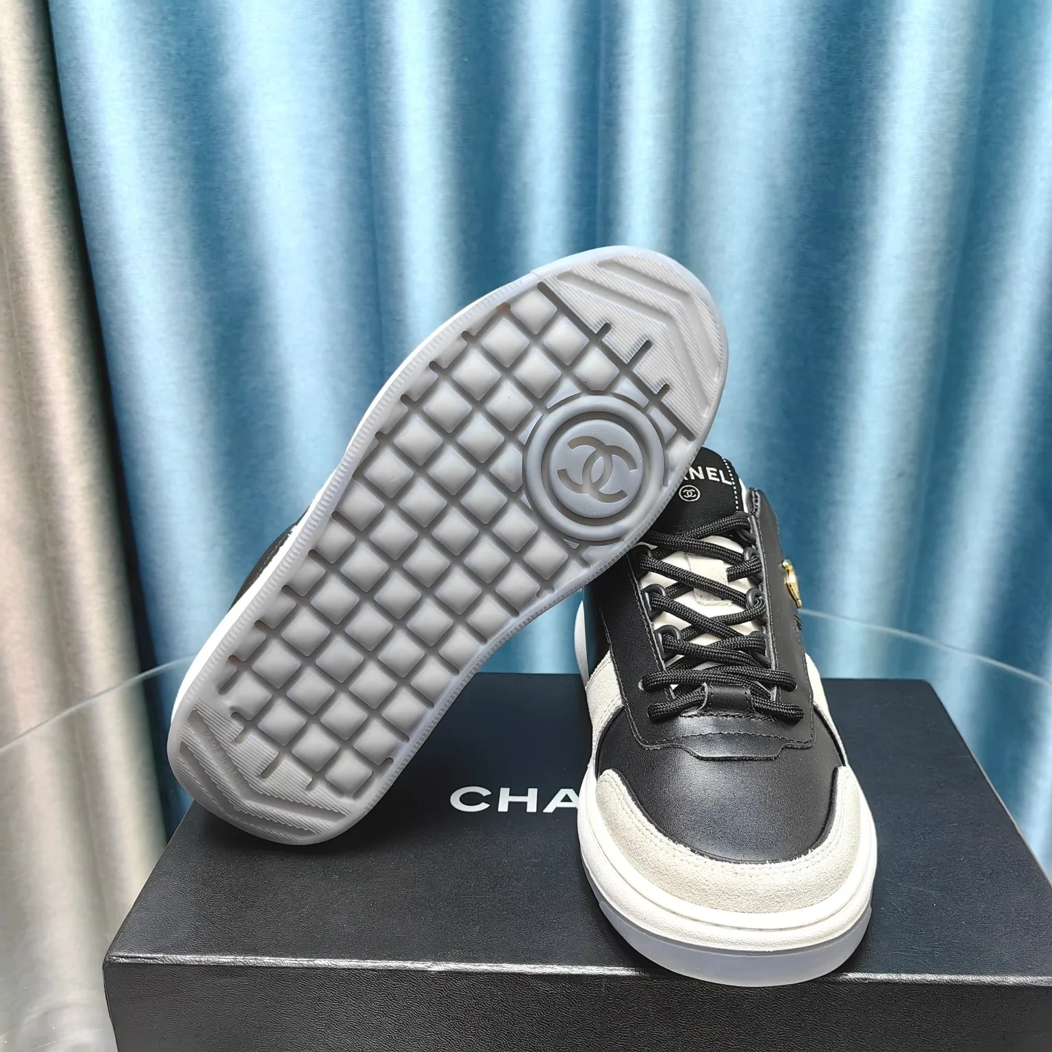 👟👟Ex-factory price 540👟👟 Men's size +10 Chanel Chanel - 2023 counter top casual sports shoes This classic design; the upper is electro-embroidered with a variety of techniques; the outsole is fashionable and sporty; it is unusual to incorporate a variety of color matching elements... The diversified mix and match is very beautiful and versatile, casual, fashionable, sports and outdoor can be taken into account. The counter boutique package is full set for women 35-40 and men 39-45 (Customized size 44.45)